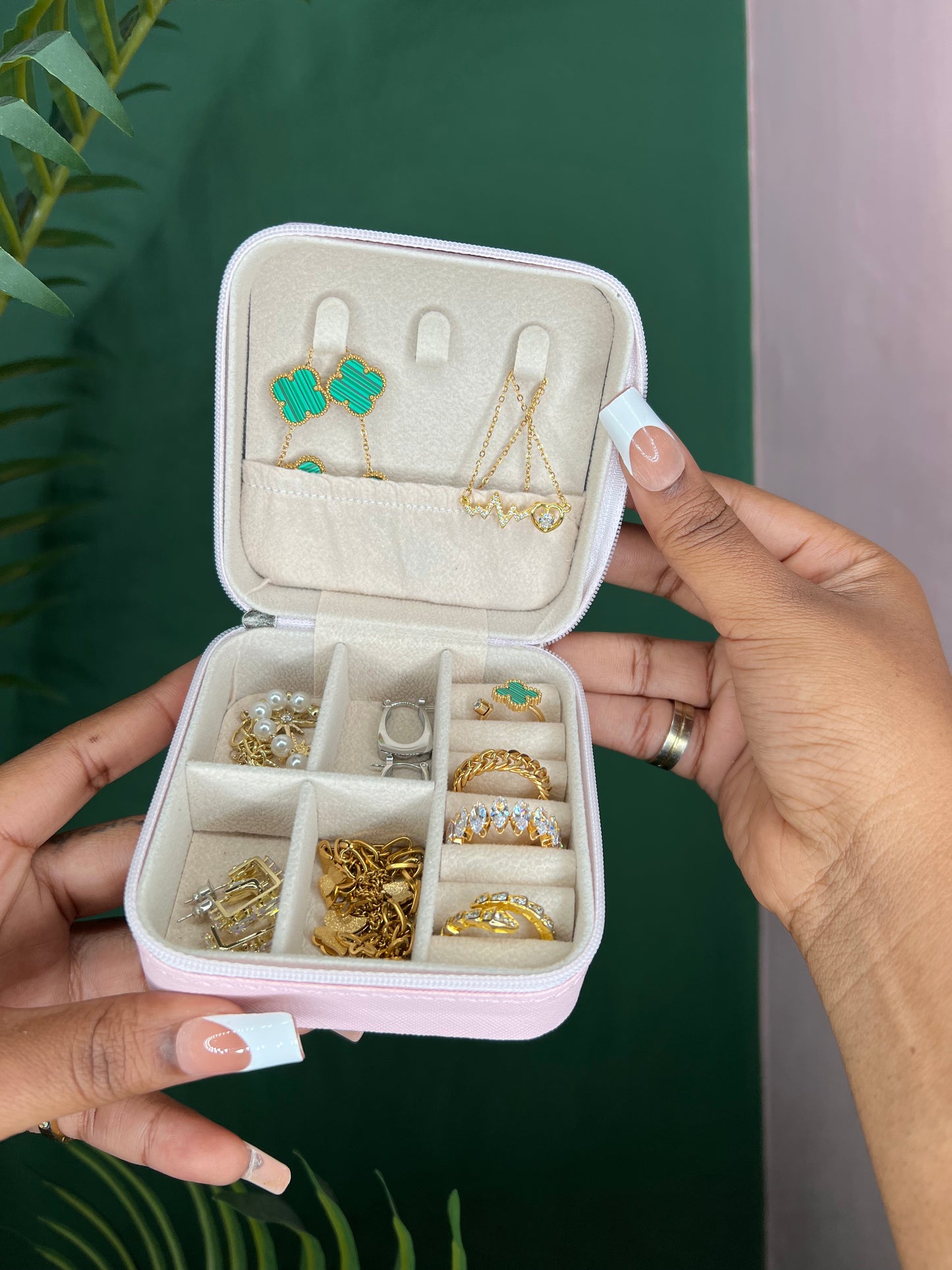 Mini jewelry case