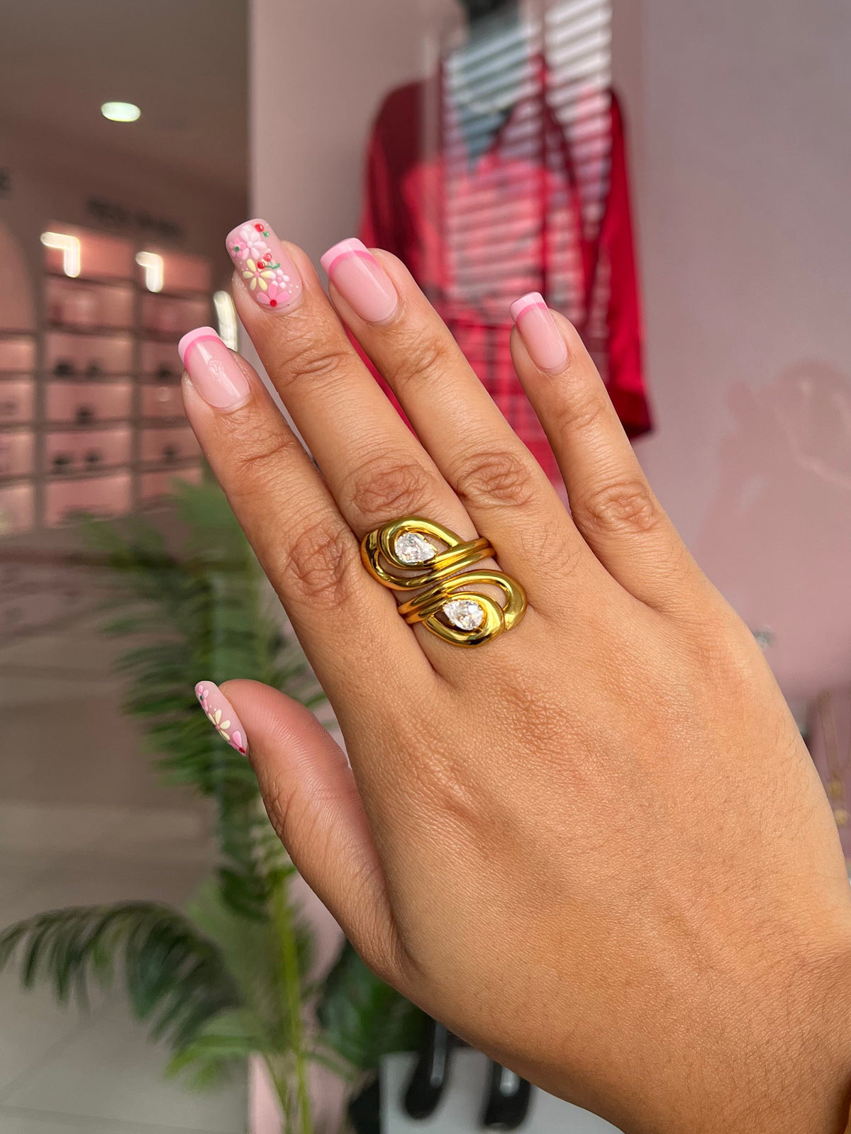 Bouje Jewels: Elegant Swirl Ring