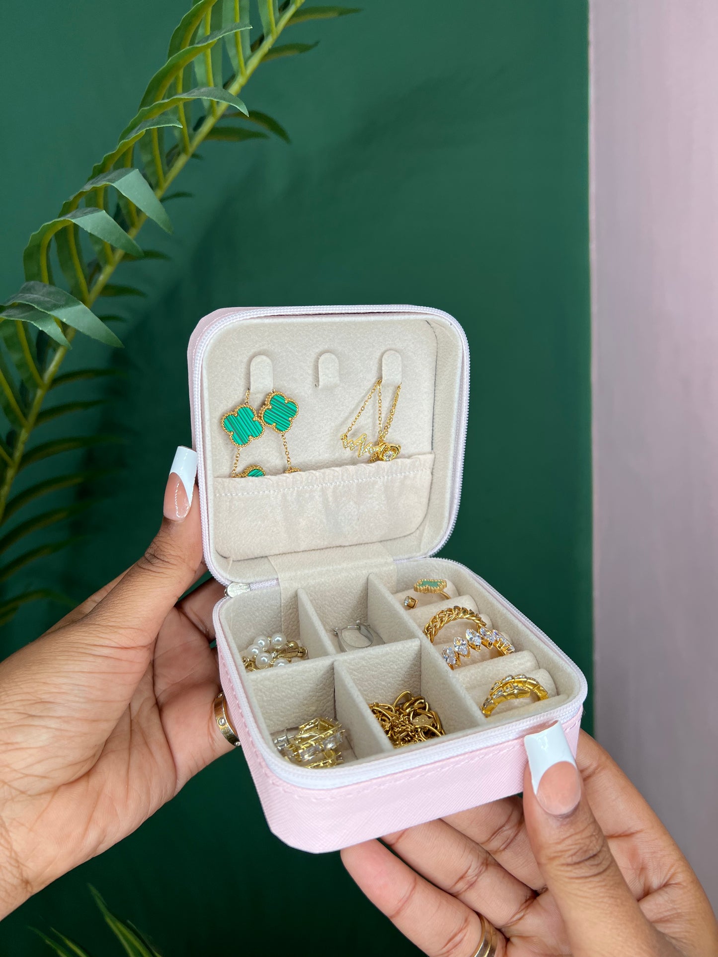 Mini jewelry case
